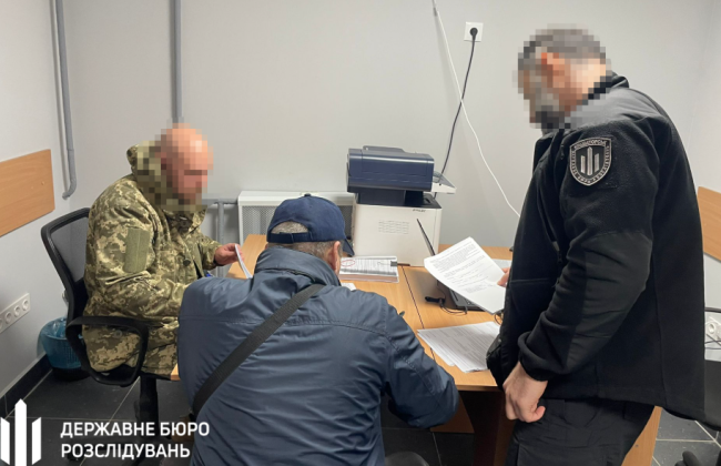 Полковник медслужби оформив дружину медсестрою і нарахував їй  майже мільйон гривень «бойових», — ДБР