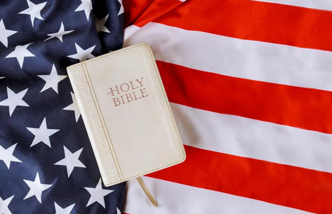 В школах Техаса могут проводить молитвы во время учебного дня — Сенат принял законопроект