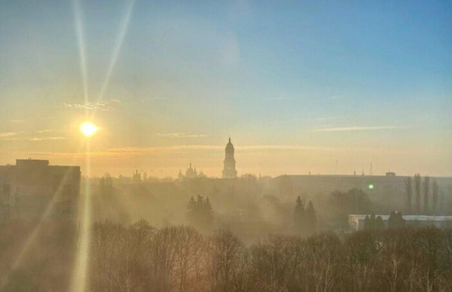 Пожары из-за российских атак – главная причина ухудшения качества воздуха в Киеве