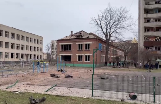 Россия ударила ракетами по центру Сум – попадание в многоэтажные дома и школу