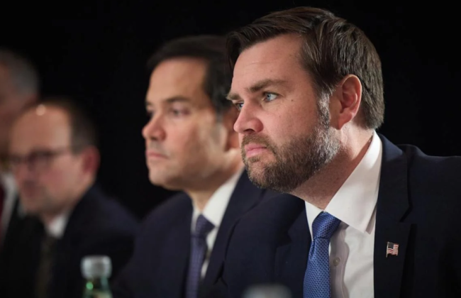 Администрация Трампа случайно добавила журналиста в секретный военный чат в Signal