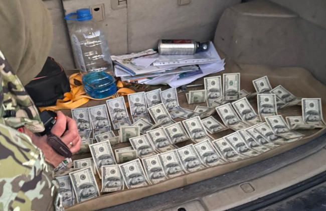 В Одесской области чиновник ВКК погорел на взятке — за $5000 обещал списание в запас