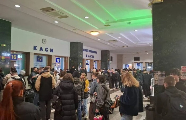 Як придбати квитки, поки недоступні онлайн-сервіси Укрзалізниці