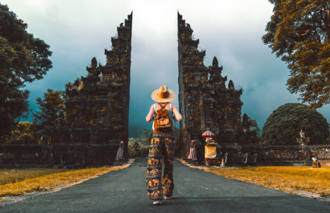 Балі вводить жорсткі правила для іноземців: туристів просять прикритись і поводитись скромно