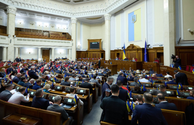 Верховна Рада внесла зміни до закону про державну службу – у тому числі стосовно зарплат працівників апаратів судів