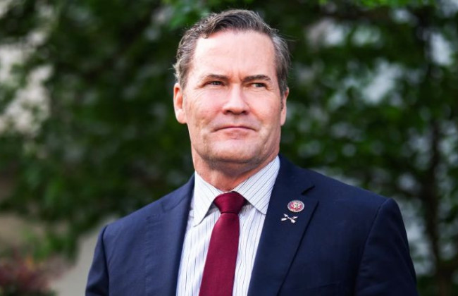 Трамп не планирует увольнять советника по нацбезопасности Уолтца в связи с сообщениями об утечке данных — CNN