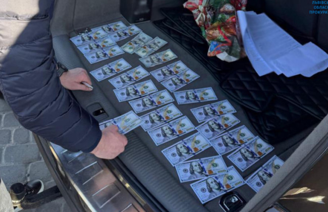 На Львівщині затримано адвоката, який організував схему для ухилянта та погрожував вбивством судді