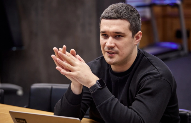 Як держслужбовцям інтегрувати штучний інтелект у щоденну роботу — рекомендації від Мінцифри