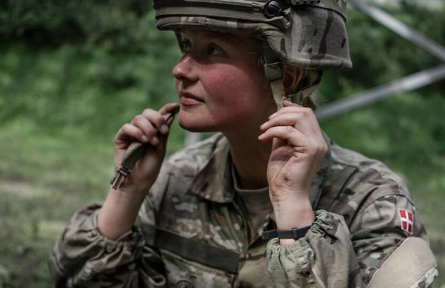 Дания с 2026 года вводит военный призыв для женщин – Bloomberg