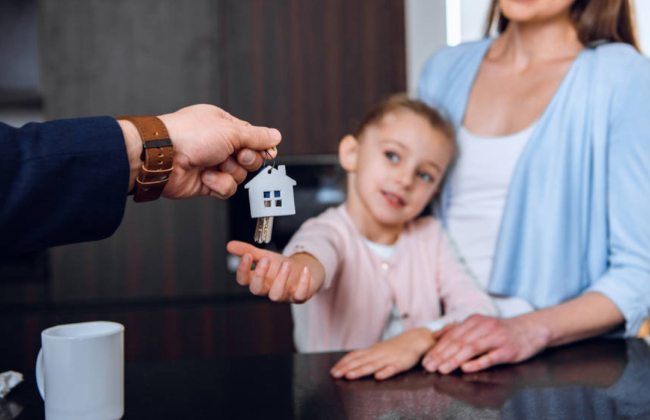 Як оформити договір дарування нерухомості на дитину — правила та обмеження