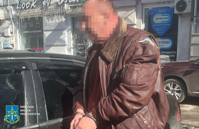 В Киеве молодые люди и пенсионер за $20-25 тысяч продавали «белые билеты» ради выезда за границу