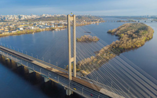 В Киеве ограничат движение транспорта Южным мостом на более чем четыре месяца