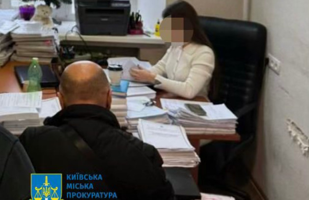 В Киеве разворовали 240 тыс грн при замене дверей и окон в многоэтажке