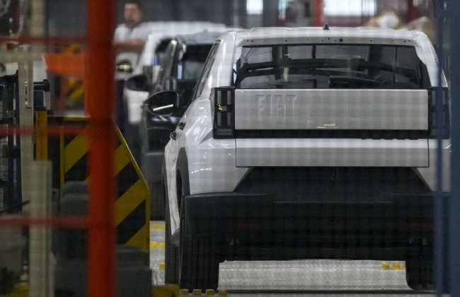 Трамп оголосив про введення 25% мита на всі автомобілі, що не вироблені в США