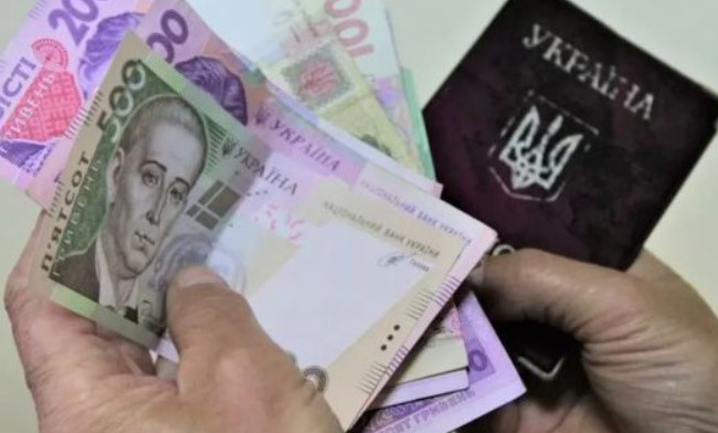 Кабмин упростил получение пенсионных выплат для ВПО, украинцев за границей и на ВОТ