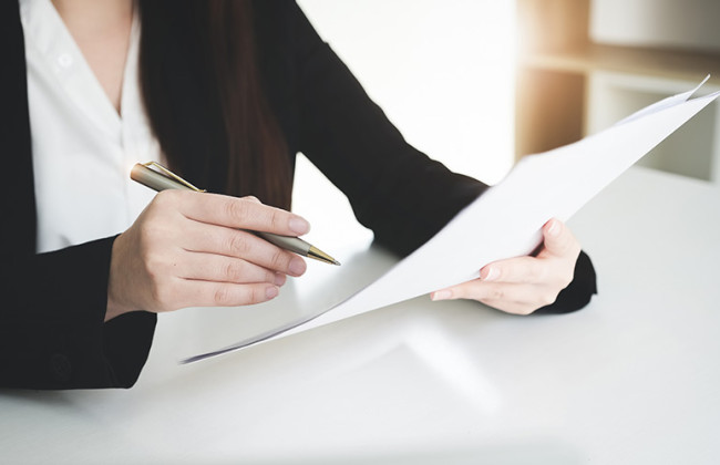 Работника перевели на более легкую работу по состоянию здоровья — может ли он получать помощь