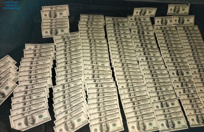 Во Львове будут судить банду, продававшую фальшивые доллары