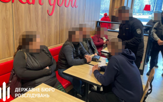 Схема ухилення від служби через фіктивні довідки та працевлаштування у виші — у Києві затримали військового та підприємця