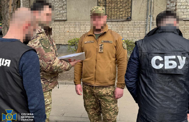 Во Львове разоблачили должностных лиц одной из воинских частей, которые зарабатывали на подчиненных