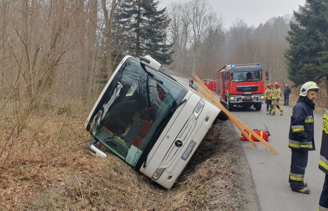 В Польше автобус перевернулся во время обгона во время обгона