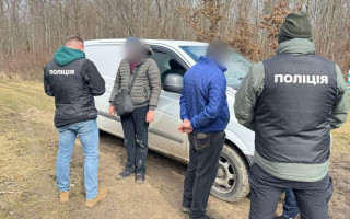 На Хмельниччині двох лісівників підозрюють у продажі деревини без документів