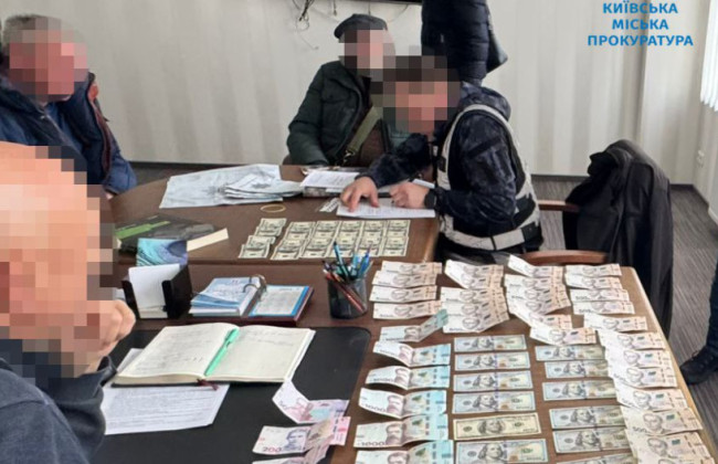 $400 взятки за оформление машины с морепродуктами — будут судить чиновника Госпродпотребслужбы