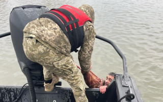 Пограничники Одесской области спасли мужчину, который чуть не утонул в море