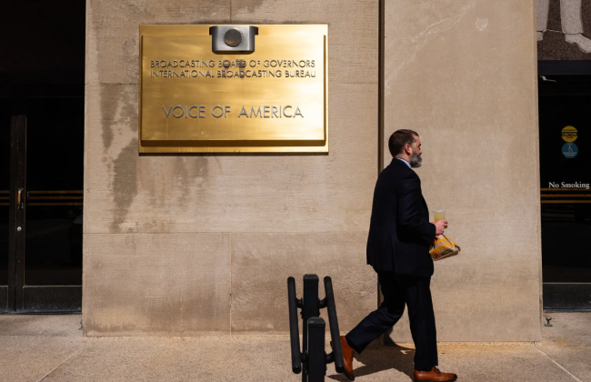 Суд в США призупинить ліквідацію медіа «Голос Америки», – NYT
