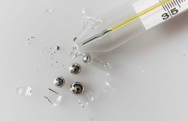 У ДСНС пояснили, що робити, якщо вдома розбився ртутний термометр – які дії