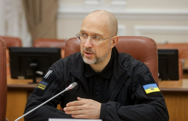 Денис Шмыгаль задекларировал 1,1 миллиона дохода за прошлый год, его жена — в семь раз больше