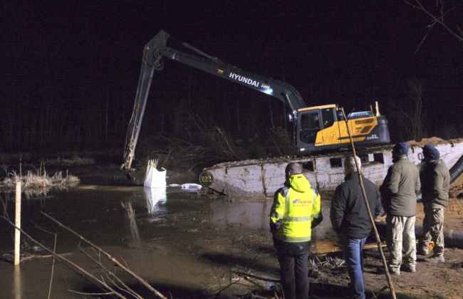 В Литве вытащили из болота бронемашину, в которой могли погибнуть четверо американских военных