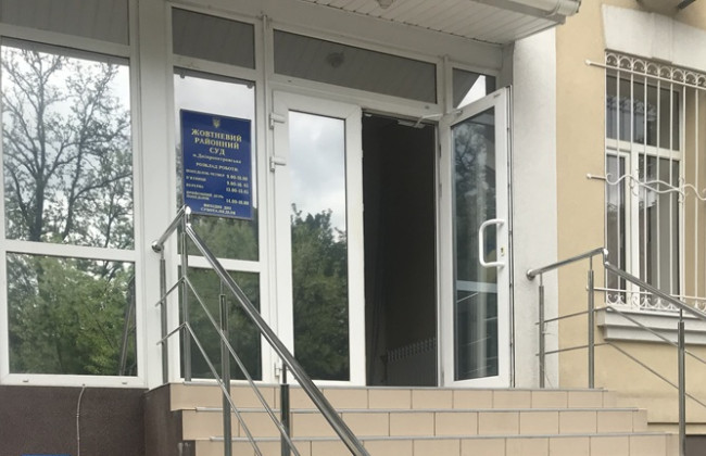 Из-за повреждений в результате шахедной атаки Жовтневый райсуд Днепропетровска временно приостановил работу