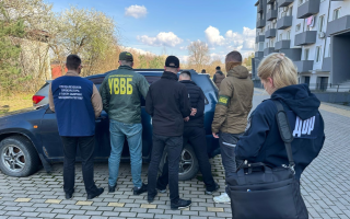 5000 долларов за маршрут — на Закарпатье пограничника разоблачили на взятке от военнообязанного