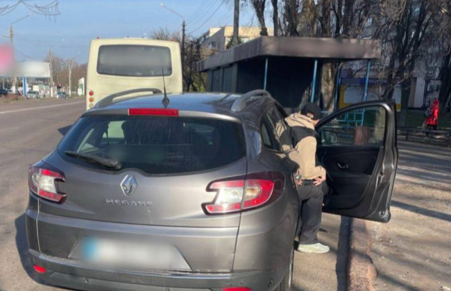 За парковку на остановках общественного транспорта водителям грозит штраф