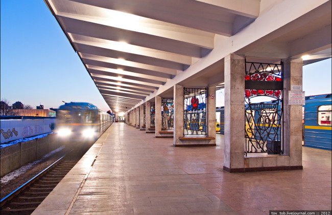 В Киеве на два дня ограничат движение поездов между станциями метро «Лесная» и «Днепр»