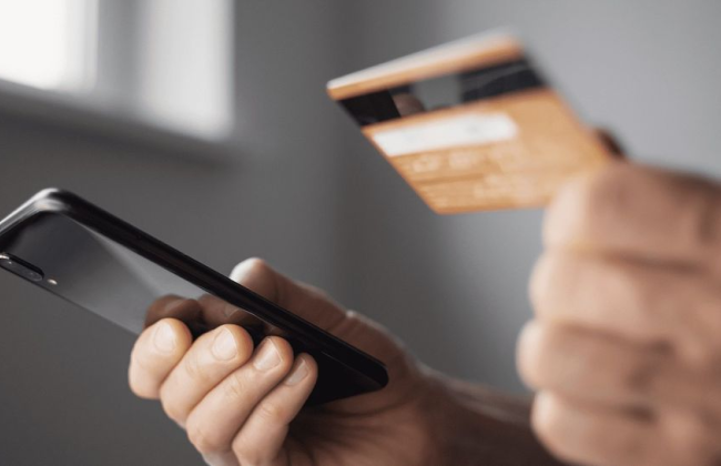 Внучка похитила со счета бабушки более 60 тысяч гривен — как ее наказали