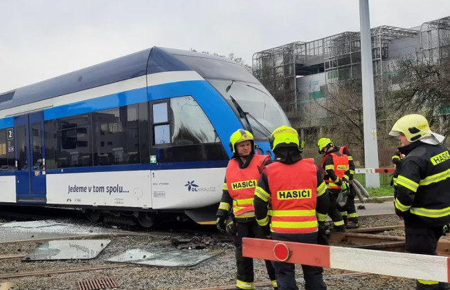 В Чехии пассажирский поезд сошел с рельсов, движение по железной дороге временно остановлено