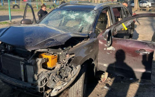 У Дніпрі вибухнув автомобіль — постраждали посадовець та його дружина, фото