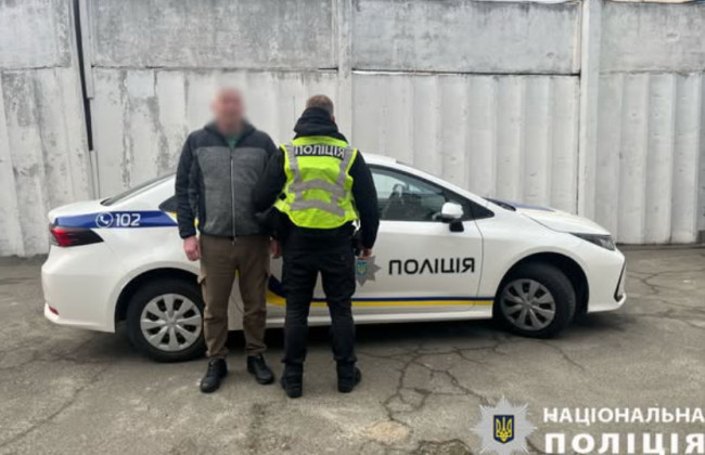 Побил инспектора по парковке из-за штрафа — в Киеве будут судить иностранца