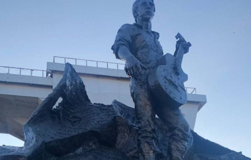 В Харькове не планируют сносить памятник Высоцкому – что говорят в горсовете