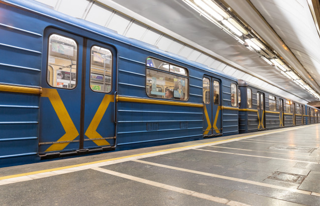 Движение поездов метро между станциями Лесная и Днепр возобновят раньше – 6 апреля