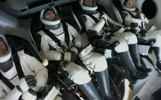 Космічна капсула з першими чотирма туристами успішно повернулася на Землю