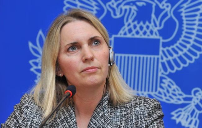 После критики Зеленского посол США Бринк вспомнила Россию в реакции на новую атаку по Украине