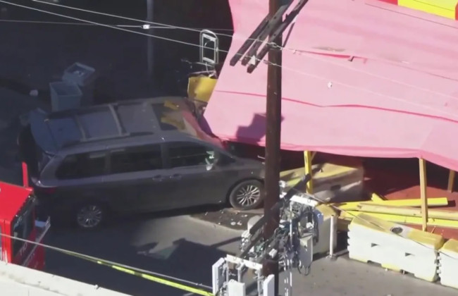 В Лос-Анджелесе минивэн въехал в толпу – девять пострадавших, среди них трое детей