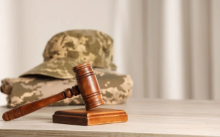 В Одесской области суд оштрафовал военного, который лопатой пытался «отбить» в полиции своего брата