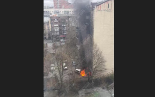 В центре Киева произошел взрыв и поднялся густой дым – видео