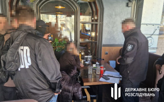 Депутат Житомирского облсовета за 10 тысяч долларов «устраивал» на работу в госучреждения, — ГБР