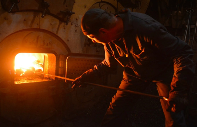 Суд подтвердил вину начальницы цеха в незаконном допущении кочегара к работе, что привело к смерти — подробности