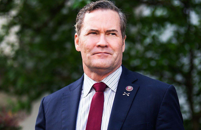 Уолтц случайно добавил журналиста в закрытый чат в Signal, потому что неправильно сохранил номер, — The Guardian