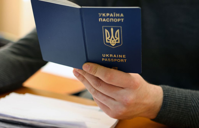 В МВД пояснили, как получить паспортные документы за границей мужчинам 18-60 лет